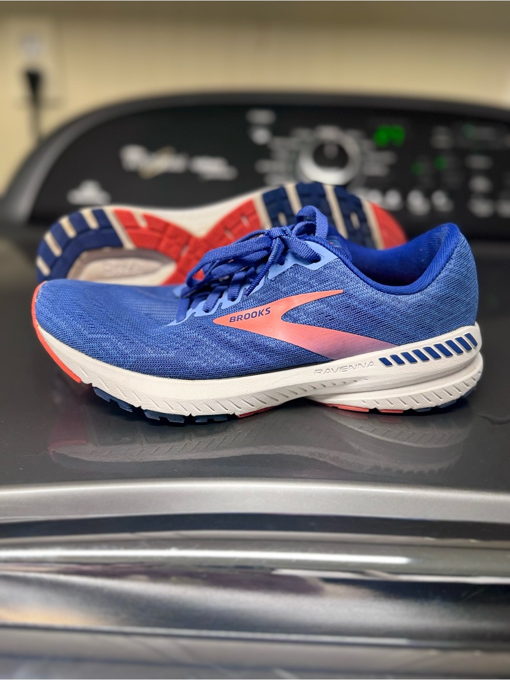 Brooks Women's Running Shoes - Blue with Pink Accent